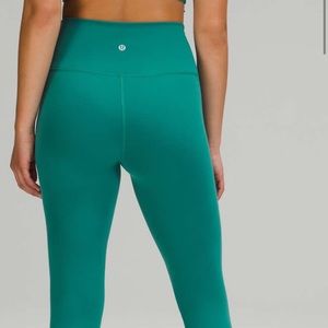 Lululemon Wunder Train High-Rise Tight 28"
Teal Lagoon size 4